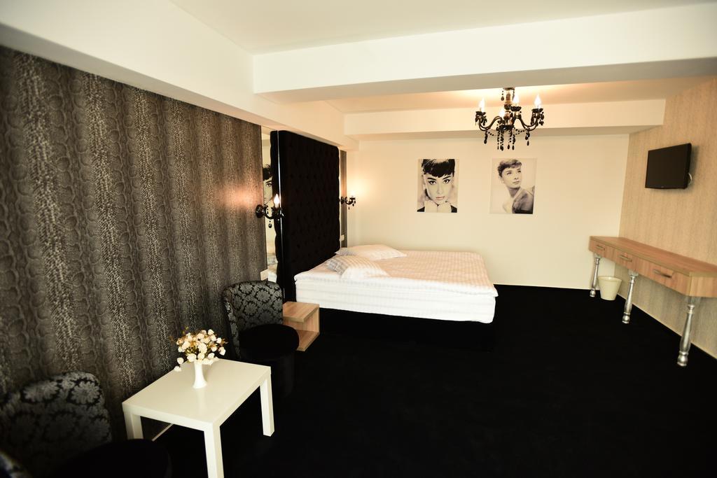 La Rocca Boutique Hotel Craiova Exterior photo