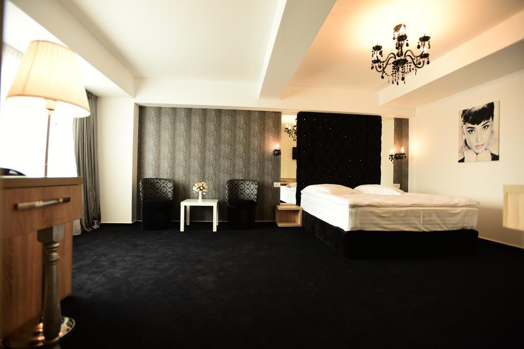 La Rocca Boutique Hotel Craiova Exterior photo