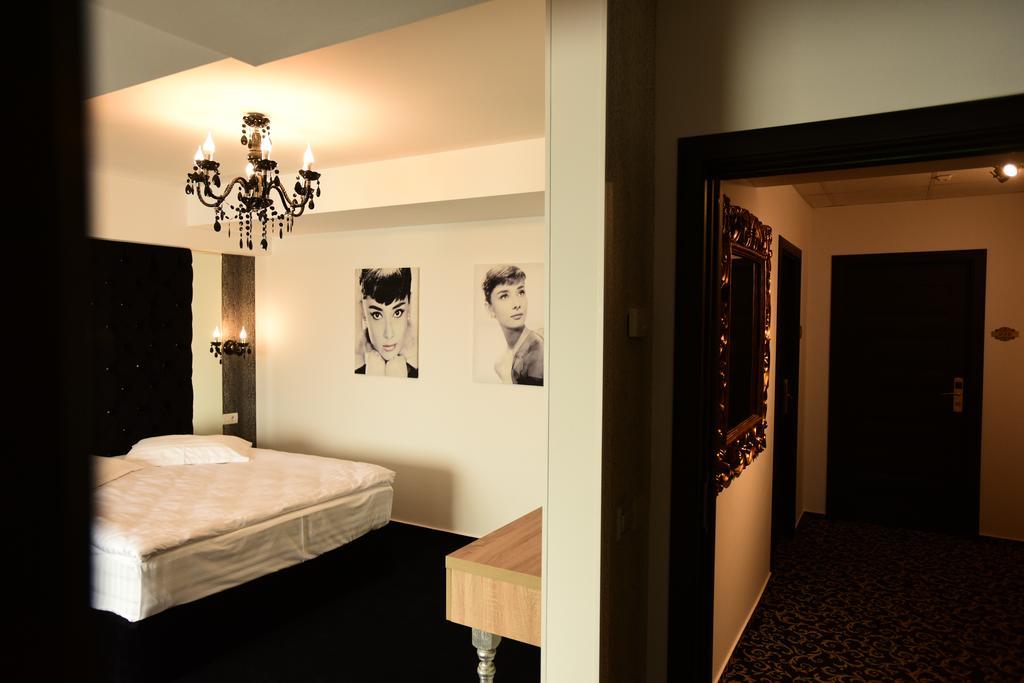 La Rocca Boutique Hotel Craiova Exterior photo