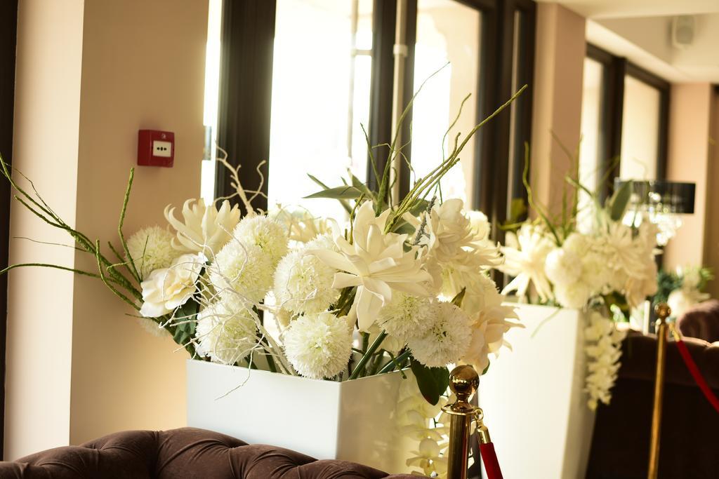 La Rocca Boutique Hotel Craiova Exterior photo