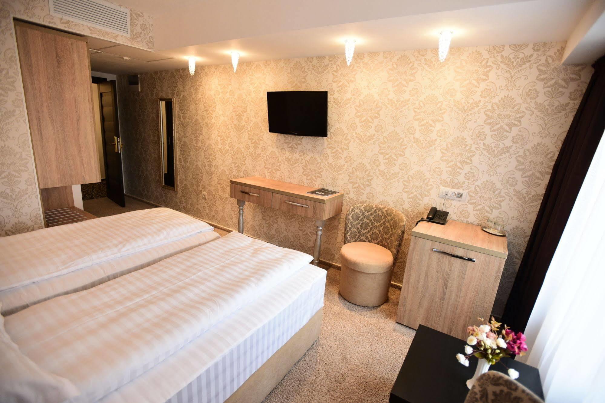 La Rocca Boutique Hotel Craiova Exterior photo